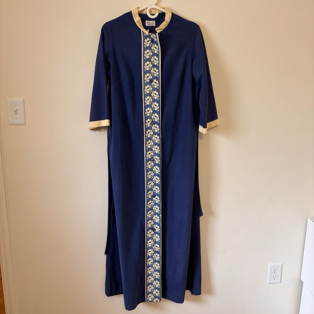 Sears Vintage 1970s Blue Fleece Perma-Prest Housecoat Robe Floral Grannycore